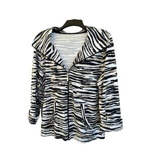 KIM ROGERS, STYLISH ZIP FRONT JACKET. ANIMAL PRINT DESIGN. SIZE XL